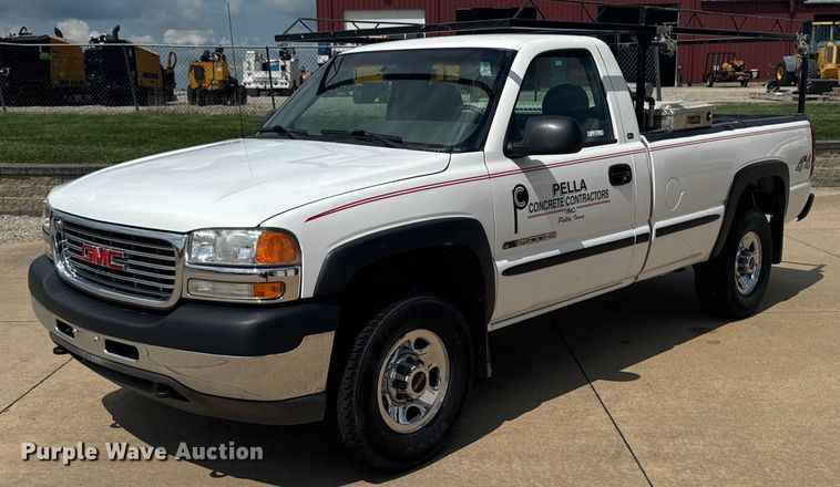 2002 GMC Sierra 2500HD pickup truck - EM2279