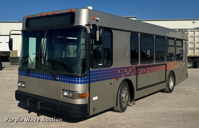 2009 Gillig G27E102N2 shuttle bus - ER2089