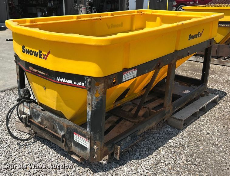 Snow Ex V-Max 8500 spreader - ET3004