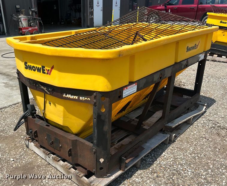 Snow Ex V-Max 8500 spreader - ET3005