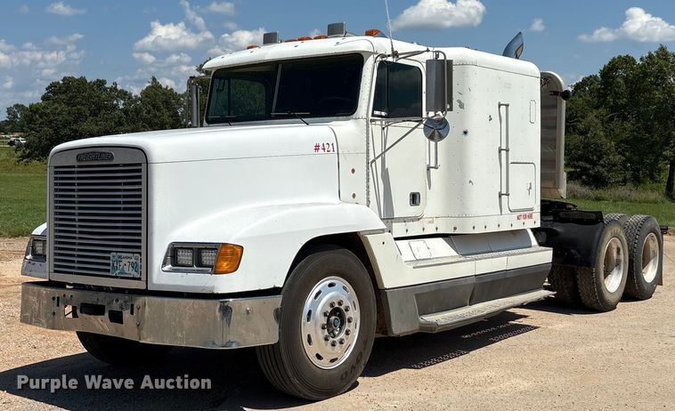 1992 Freightliner FLD semi truck - EU0031