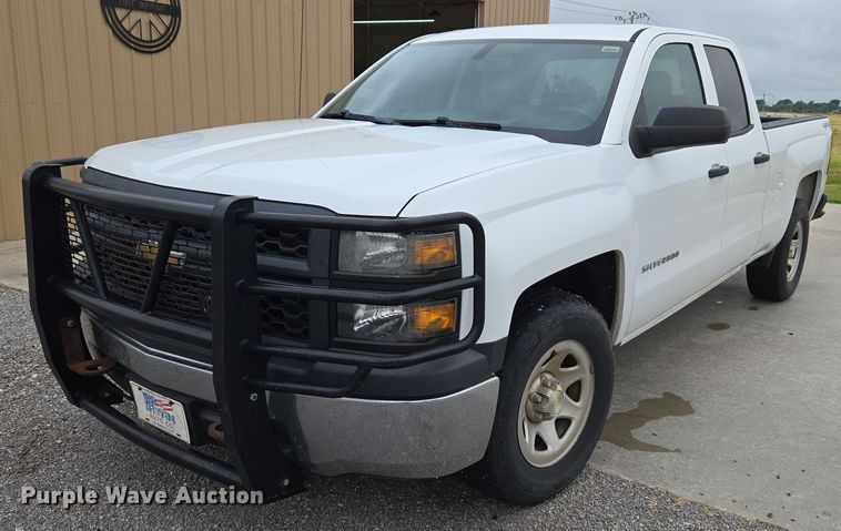2014 Chevrolet Silverado 1500 Double Cab pickup truck - EU3527
