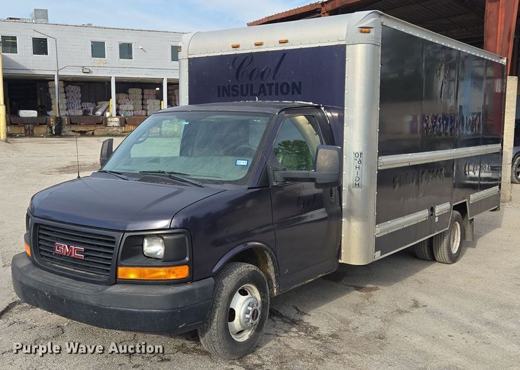 2012 GMC Magnavan box truck - EV1552