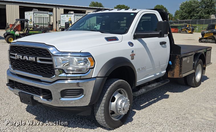 2021 Dodge Ram 5500 flatbed truck - EV1572