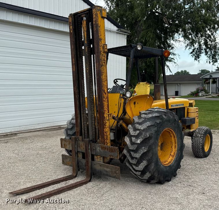 1976 John Deere 480B forklift - DJ9704