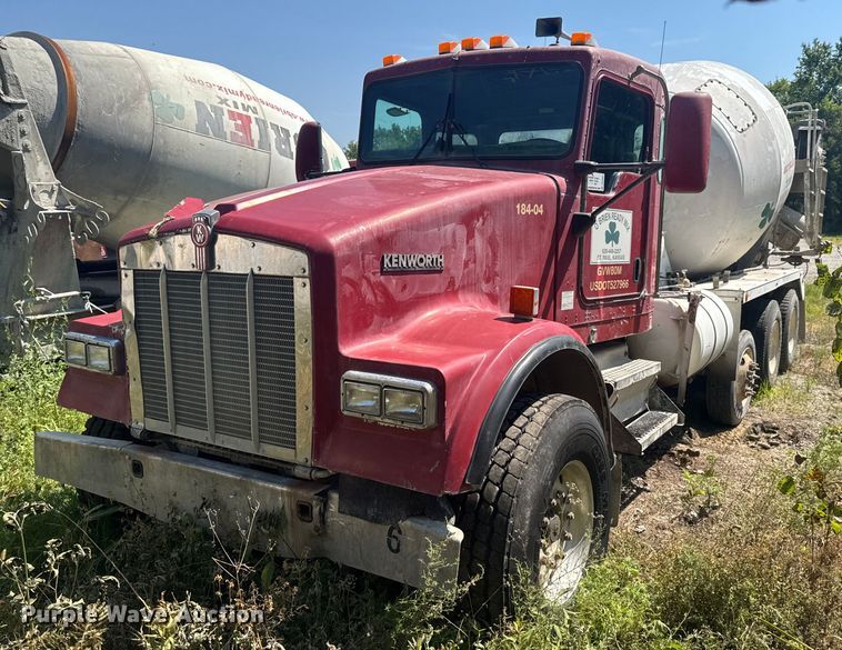 2005 Kenworth W900 ready mix truck - DK0001
