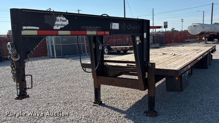 2009 Circle D equipment trailer - DT3260