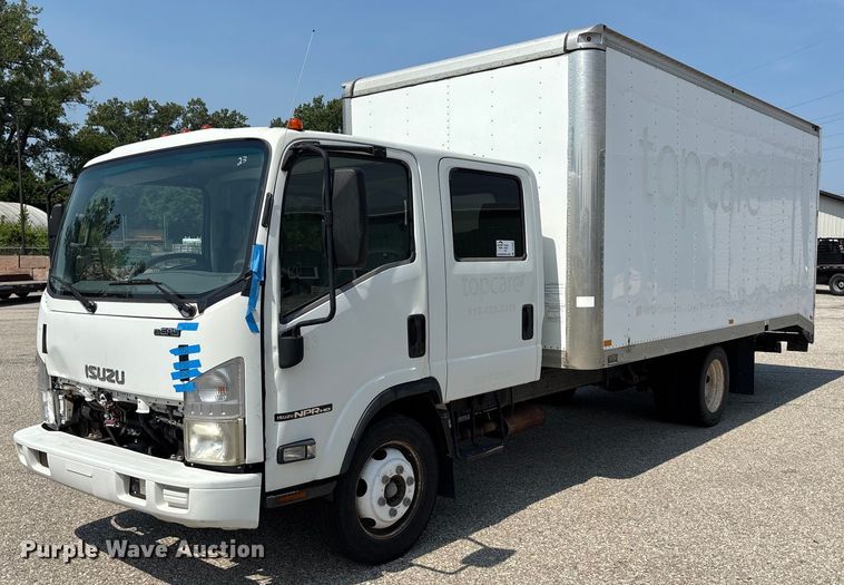 2015 Isuzu NPR crew cab box truck - DT3262