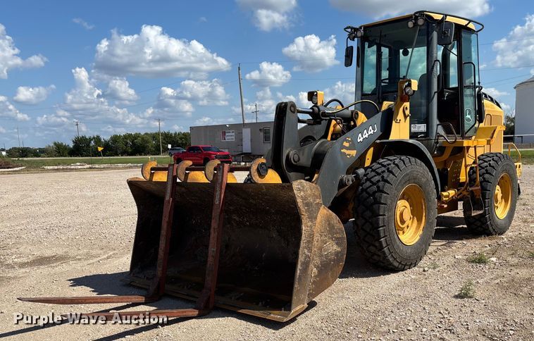 2006 John Deere 444J wheel loader - DT3282