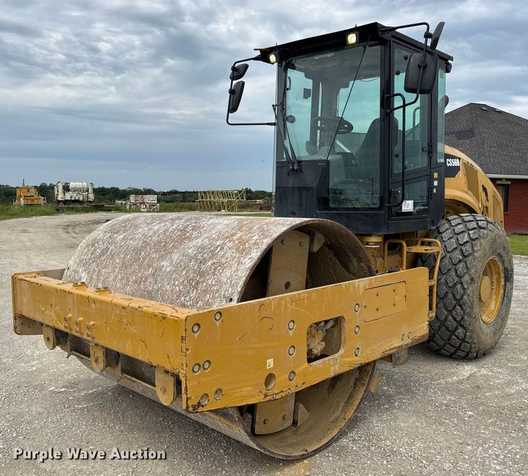 2016 Caterpillar CS56B single drum vibratory roller - DW3472