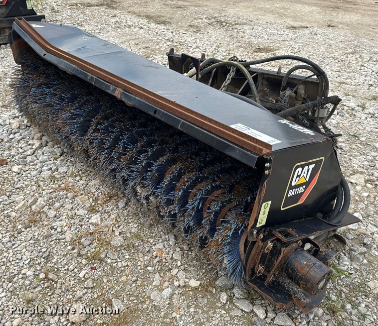 Caterpillar BA118C skid steer broom - DW3475
