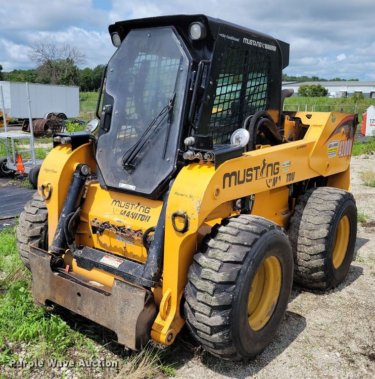 2020 Mustang 4200V skid steer loader - DX7215