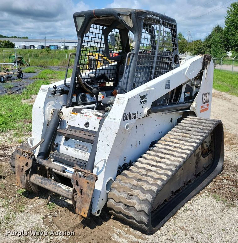 2005 Bobcat T250 tracked skid steer loader - DX7217