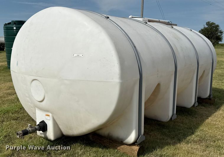 4,000 gallon poly tank - DZ8820