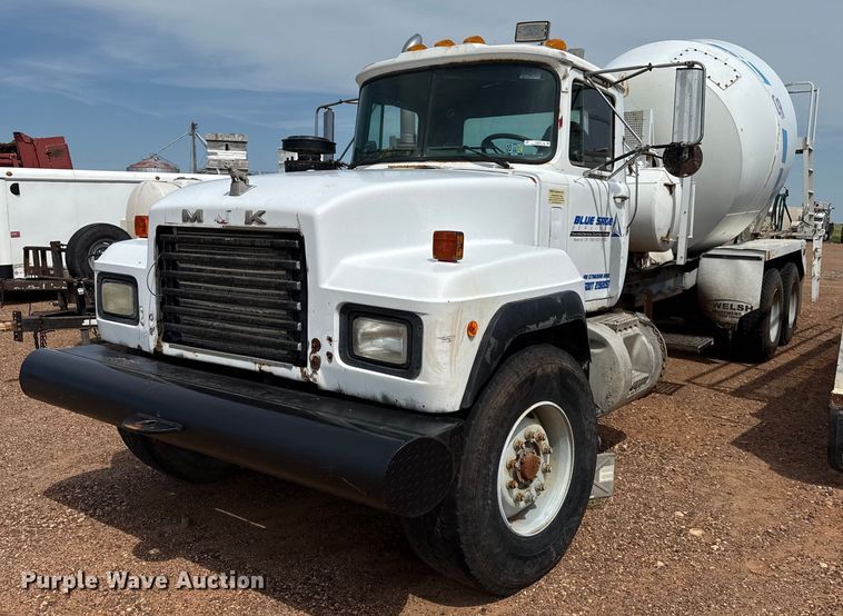 1998 Mack RD690S ready mix truck - DZ8828