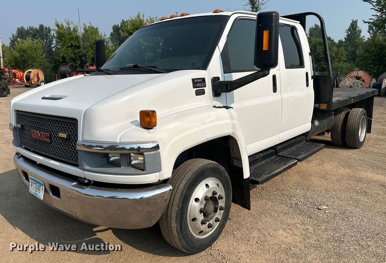 2004 GMC C4500 Crew Cab flatbed truck - EB2810