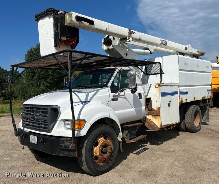 2001 Ford F750 forestry bucket truck - EB2901