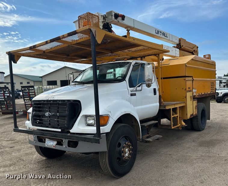 2000 Ford F650 forestry bucket truck - EB2902