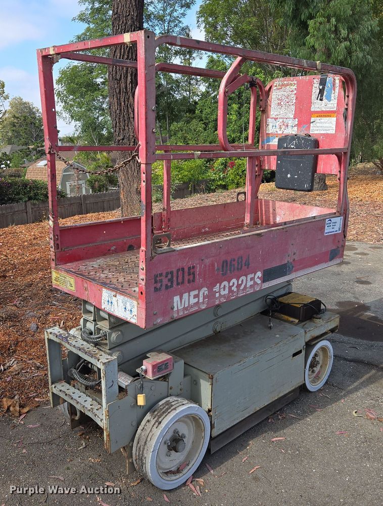 Maryville Engineering MEC 1932ES scissor lift - EC1122