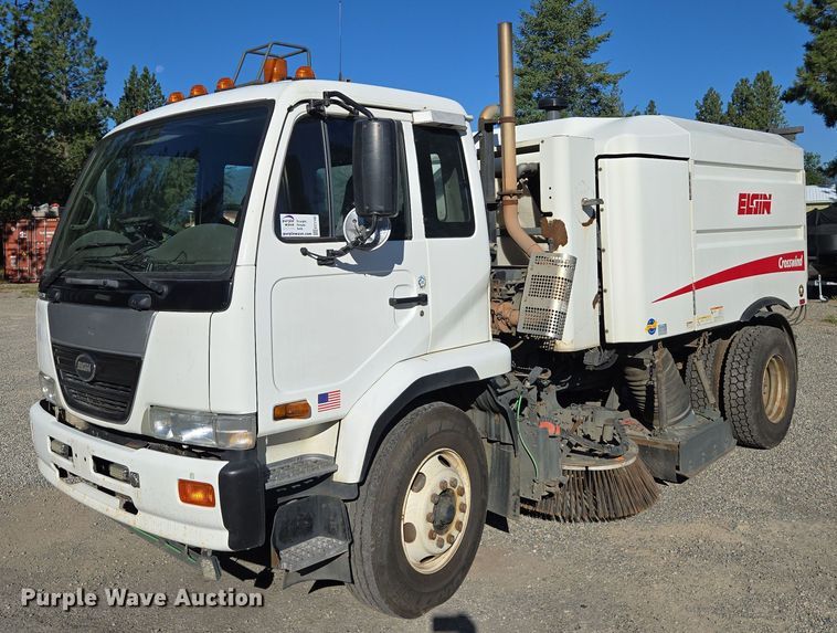 2010 Elgin Crosswind UD3300 street sweeper truck - EC1140