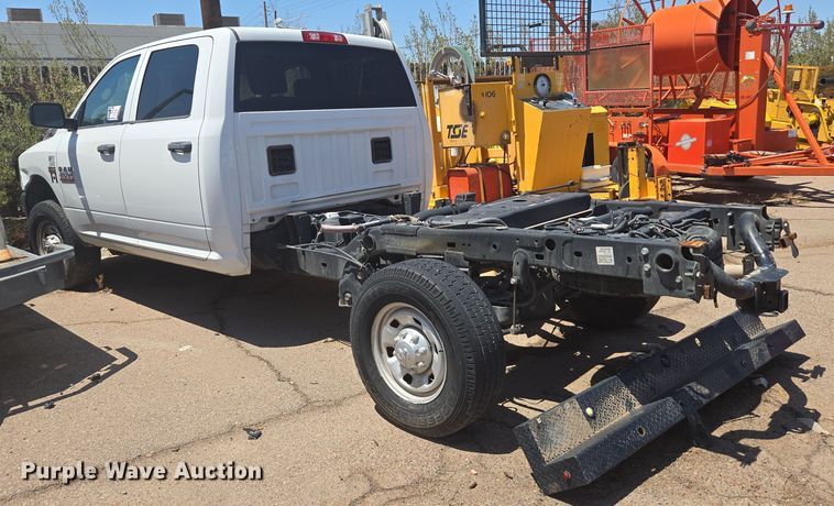 2015 Dodge Ram 2500 Crew Cab pickup truck cab and chassis - EC3756
