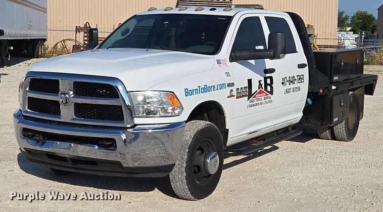 2015 Dodge Ram 3500 Crew Cab flatbed pickup truck - ED2170