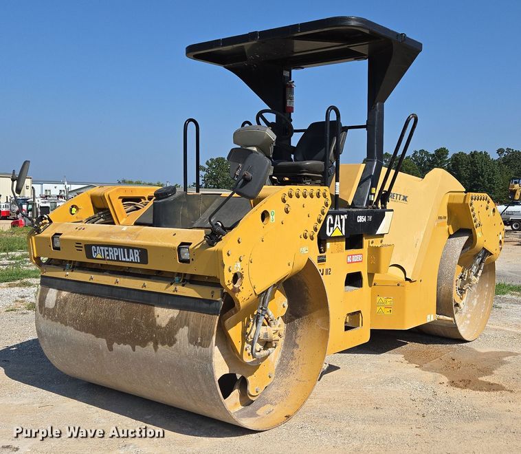 2014 Caterpillar CB-54 double drum vibratory roller - ED2182