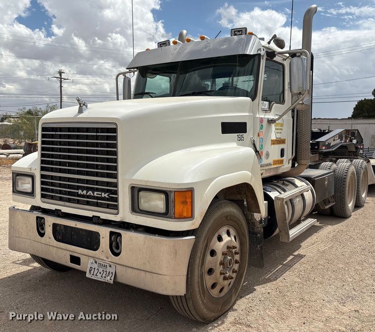 2012 Mack CHU 613 semi truck - ED2534
