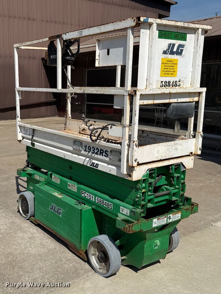JLG 1932 Scissor or Vertical Lift For Sale | Purple Wave Auction