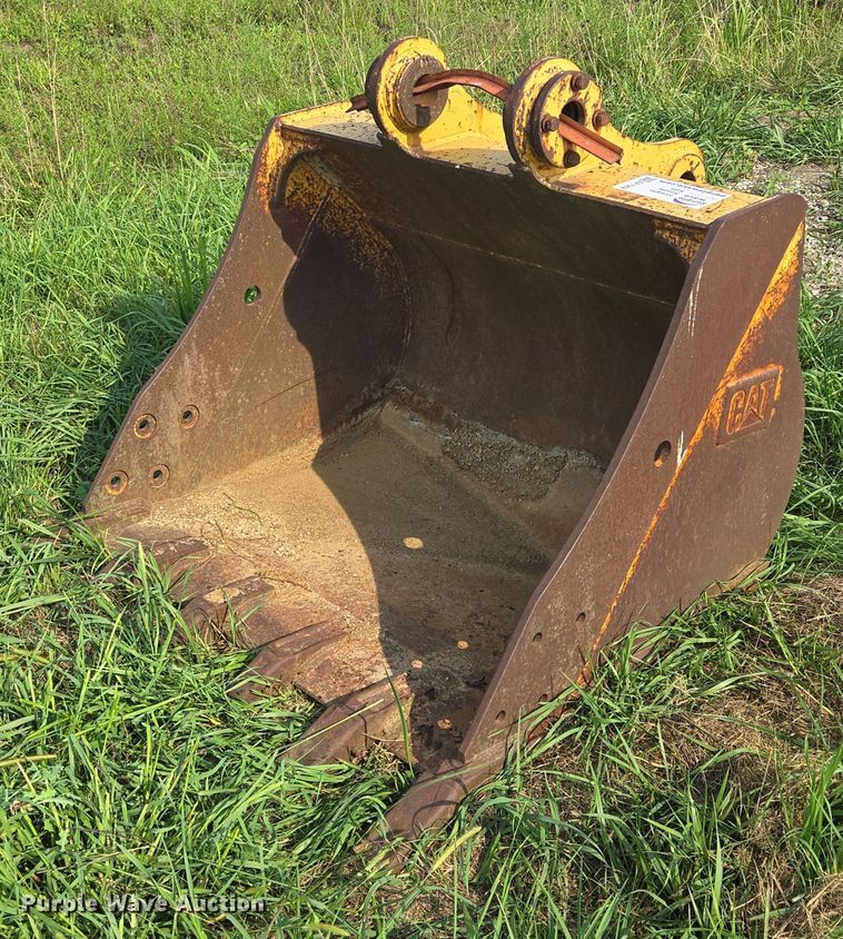 Caterpillar 50" W excavator bucket - EF1962