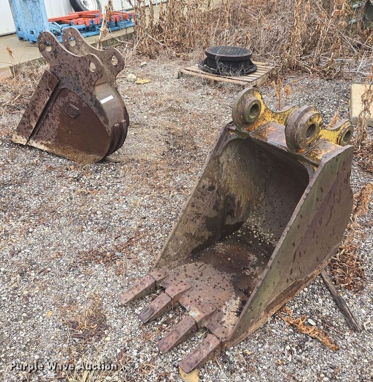 (2) excavator buckets - EF1971