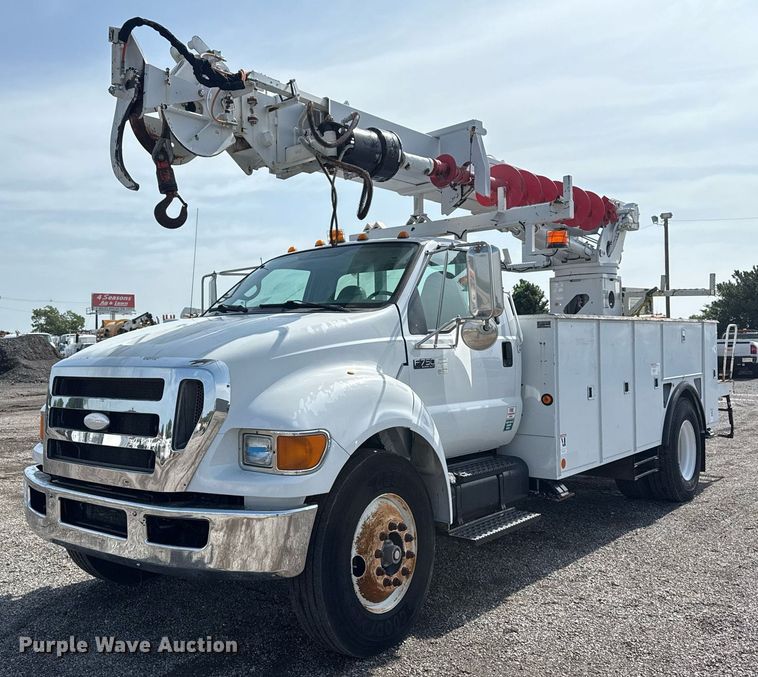 2009 Ford F750 digger derrick truck - EG6040
