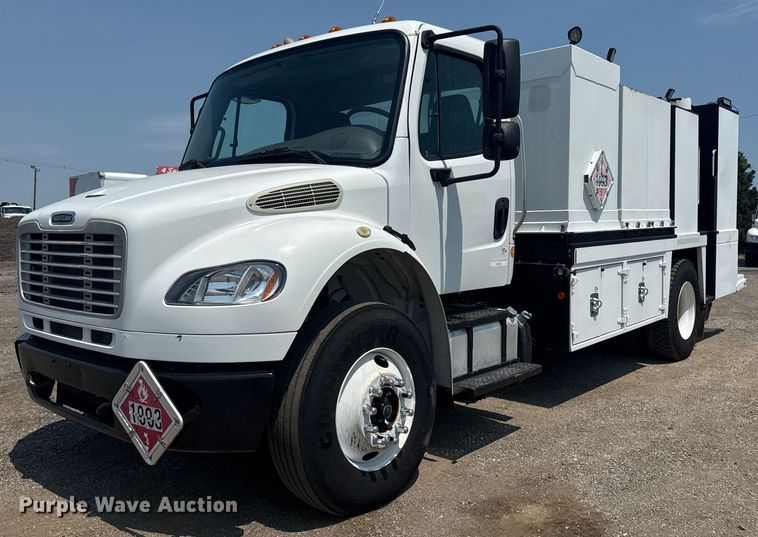 2013 Freightliner Business Class M2 fuel / lube truck - EG6110