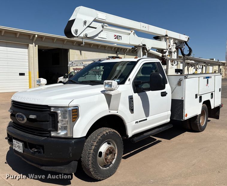 2019 Ford F350 Super Duty bucket truck - EM0518