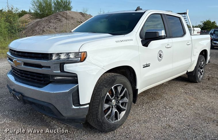 2020 Chevrolet Silverado 1500 Crew Cab pickup truck - EM0538