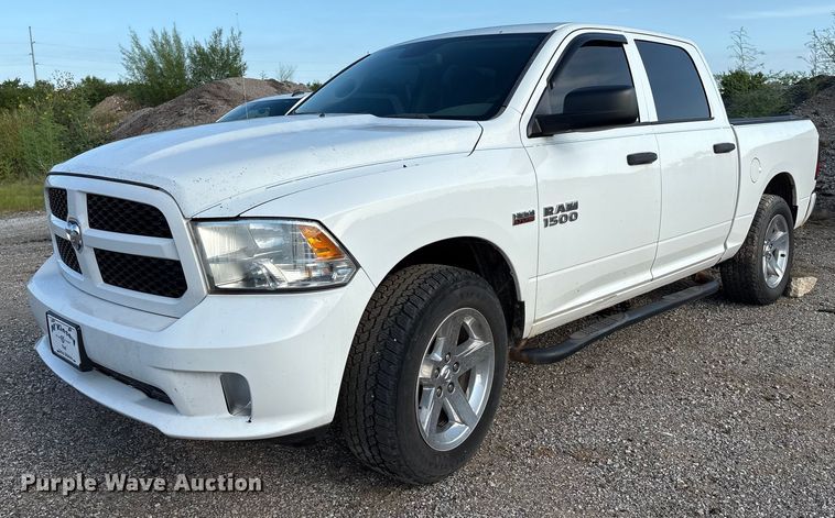 2015 Dodge Ram 1500 Crew Cab pickup truck - EM0540