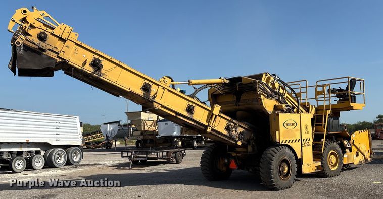 Weiler E1250B material transfer vehicle - EM0577