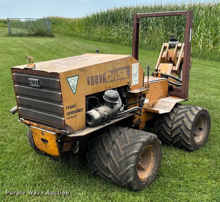 1989 Case Maxi sneaker series B vibratory cable plow - EM2292