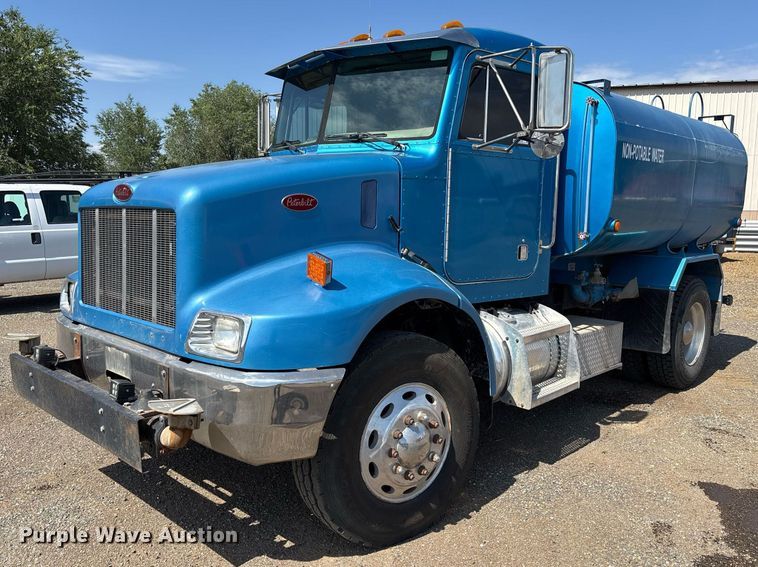 2000 Peterbilt 300 water truck - EM5061