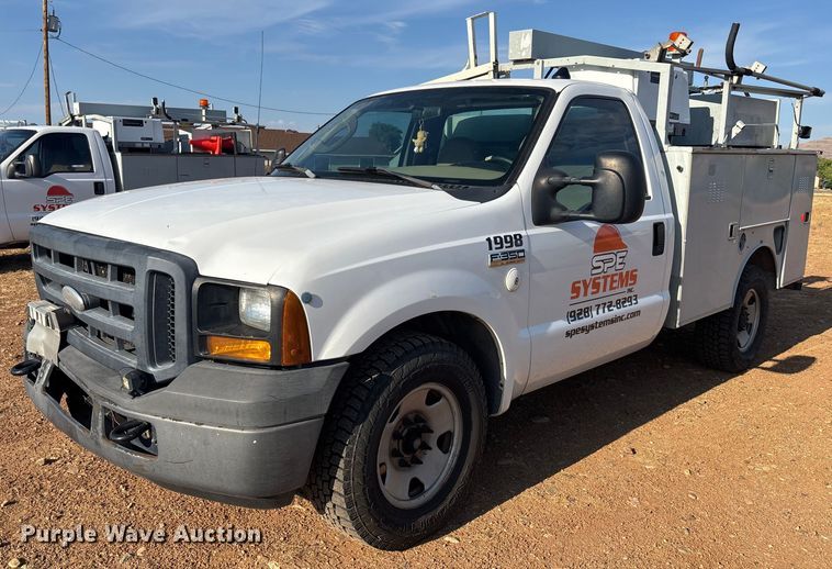 2006 Ford F350 Super Duty XL utility bed pickup truck - EM5067