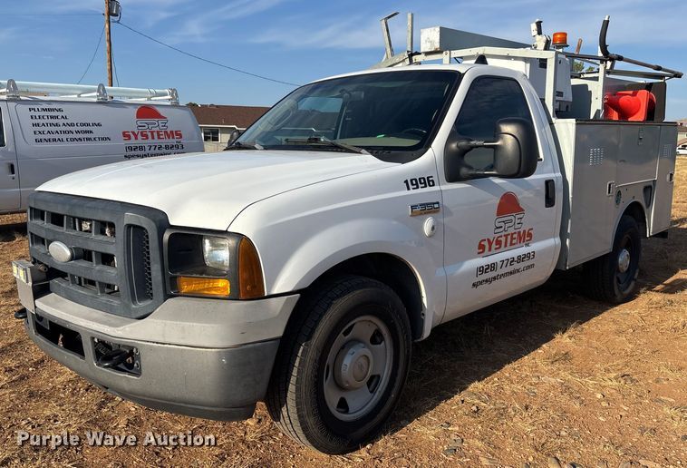 2006 Ford F350 Super Duty XL utility bed pickup truck - EM5068