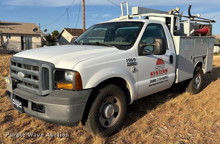 2006 Ford F350 Super Duty XL  utility bed pickup truck - EM5069