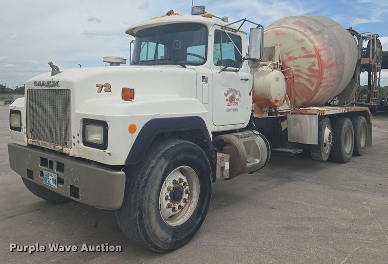 1998 Mack RD690S ready mix truck - EN8198