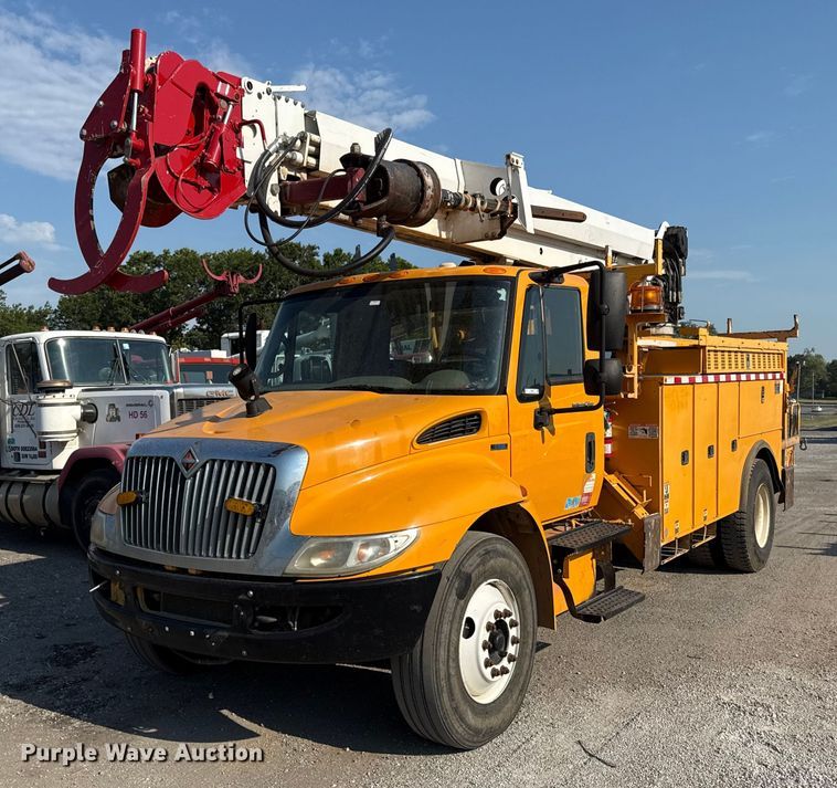 2011 International Durastar digger derrick truck - EN8253