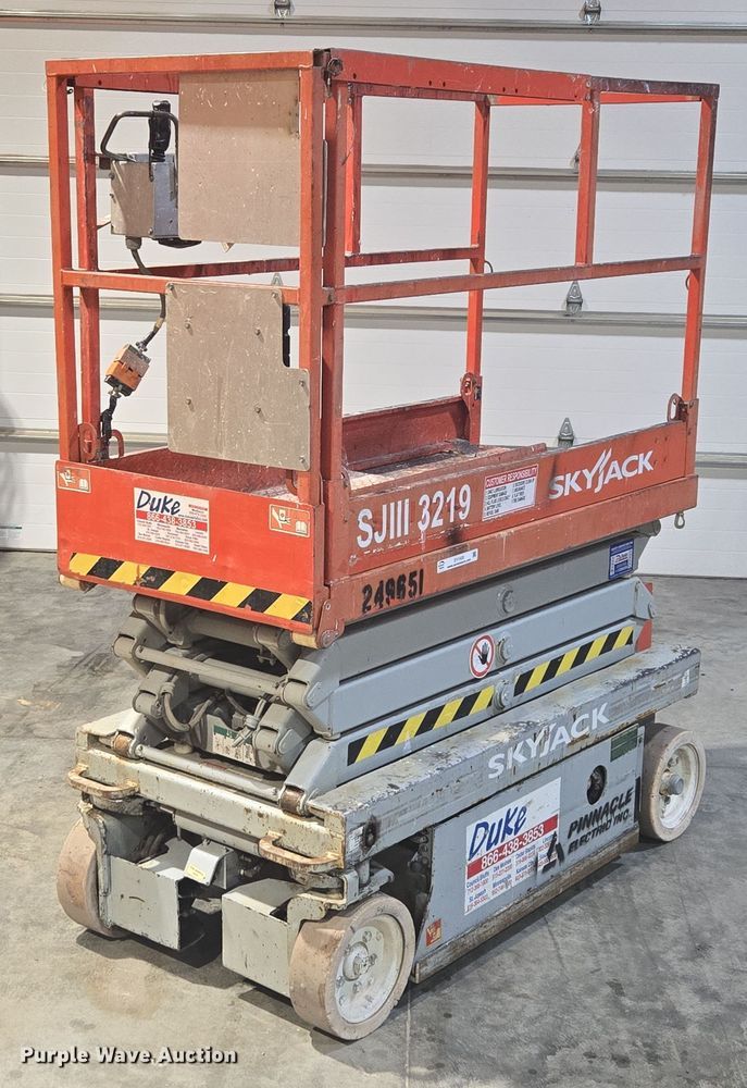 2005 SkyJack SJIII 3219 scissor lift - EV1505