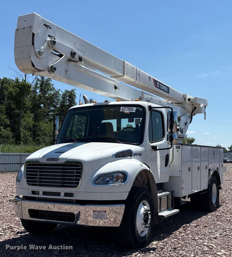 2023 Freightliner  Business Class M2 bucket truck - YA0653