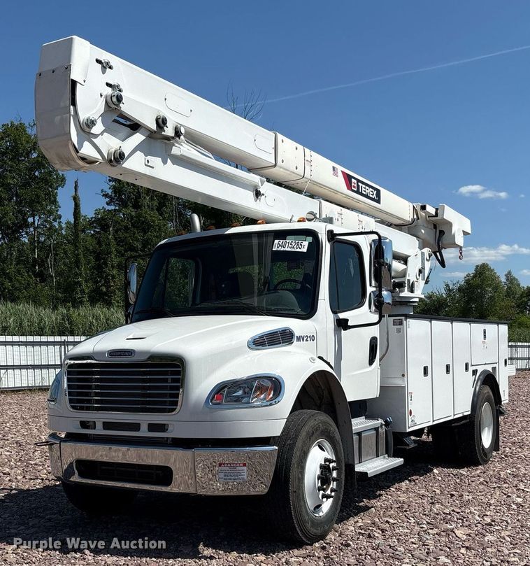 2023 Freightliner Business Class M2 bucket truck - YA0654