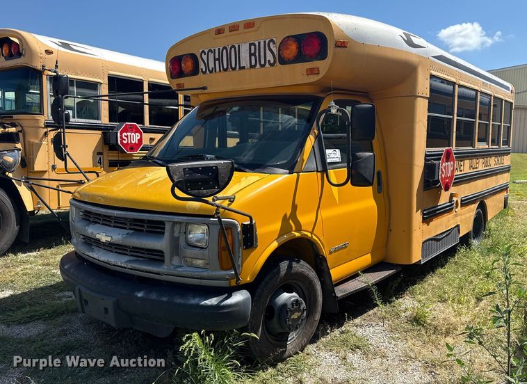 2002 Chevrolet Express school bus - DJ7752