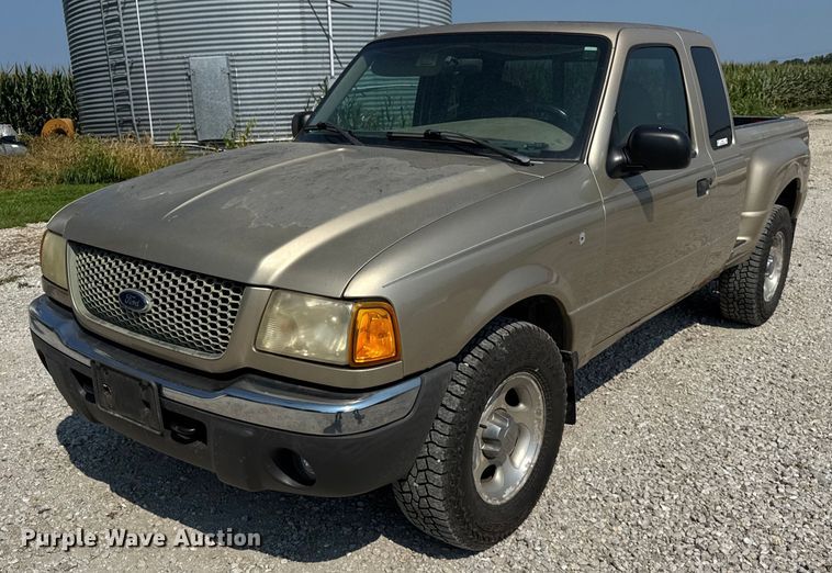 2001 Ford Ranger SuperCab pickup truck - DJ9702