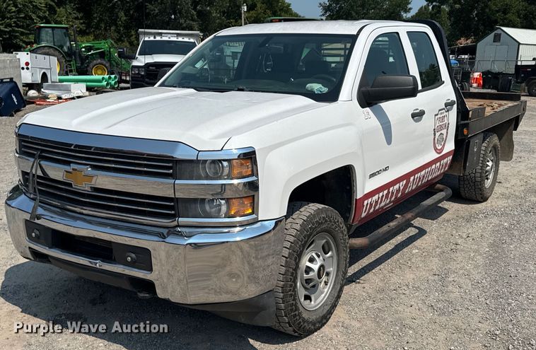 2015 Chevrolet Silverado 2500HD Double Cab flatbed pickup truck - DK0008